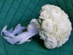 Букет невесты с пионами и эустомой