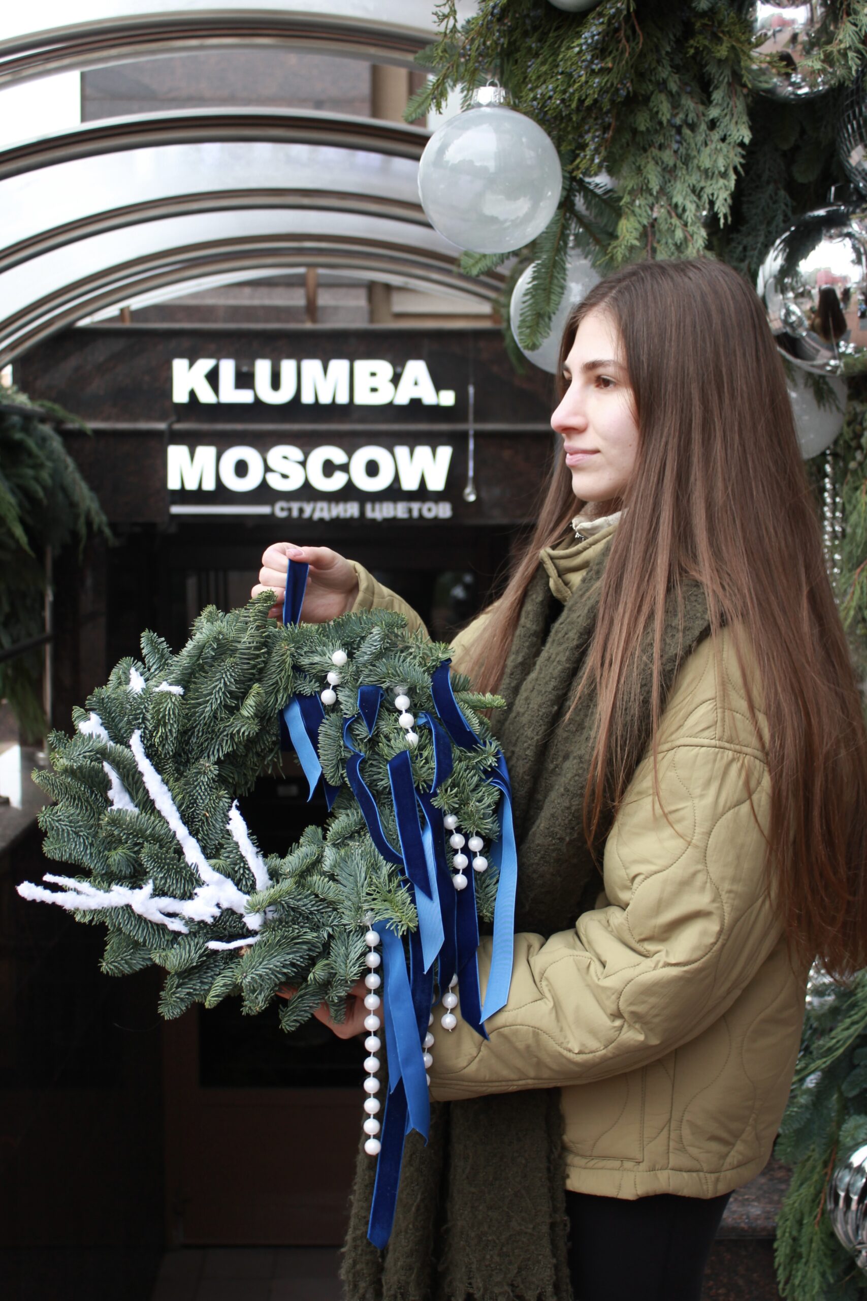 Венок в сине-белой гамме 35см 2