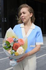 Яркий букет с георгинами и краспедией S